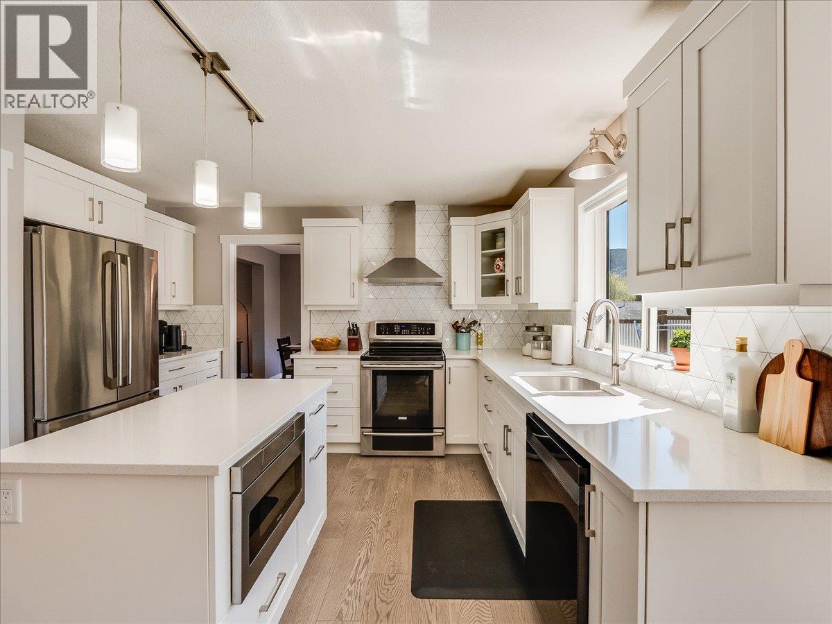 3312 Southridge Drive, Castlegar, British Columbia  V1N 4G1 - Photo 48 - 10385224