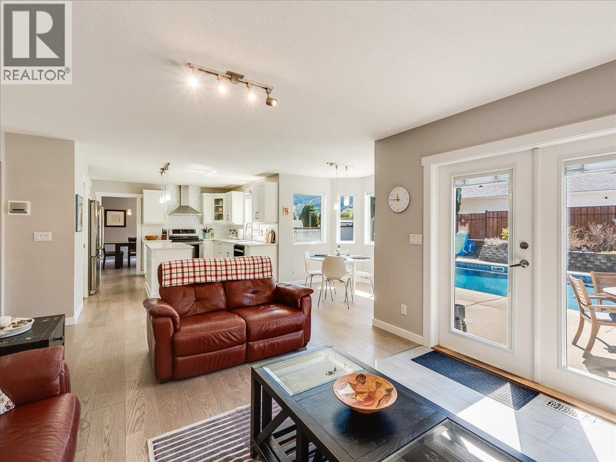 3312 Southridge Drive, Castlegar, British Columbia  V1N 4G1 - Photo 50 - 10385224