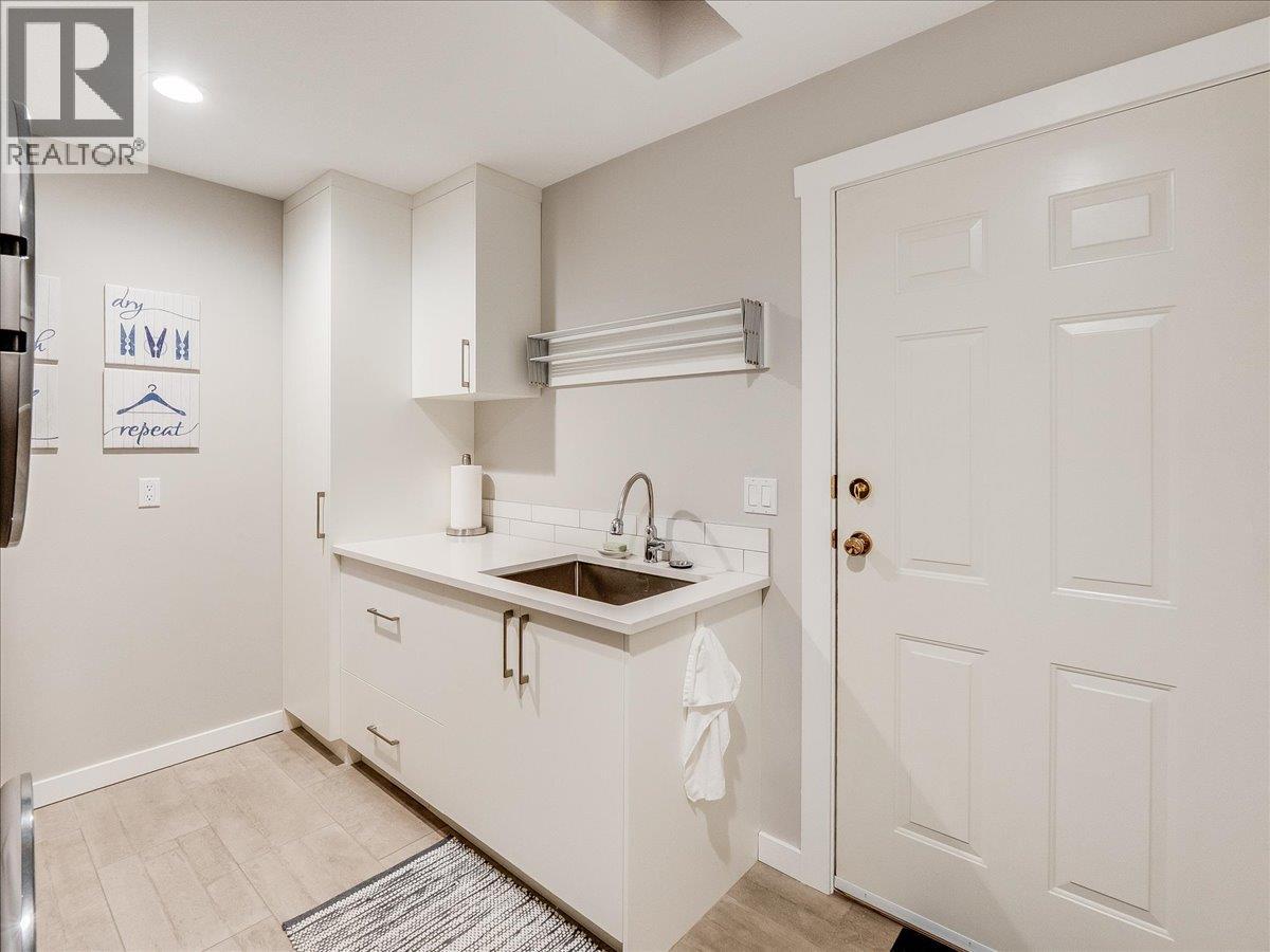 3312 Southridge Drive, Castlegar, British Columbia  V1N 4G1 - Photo 93 - 10385224