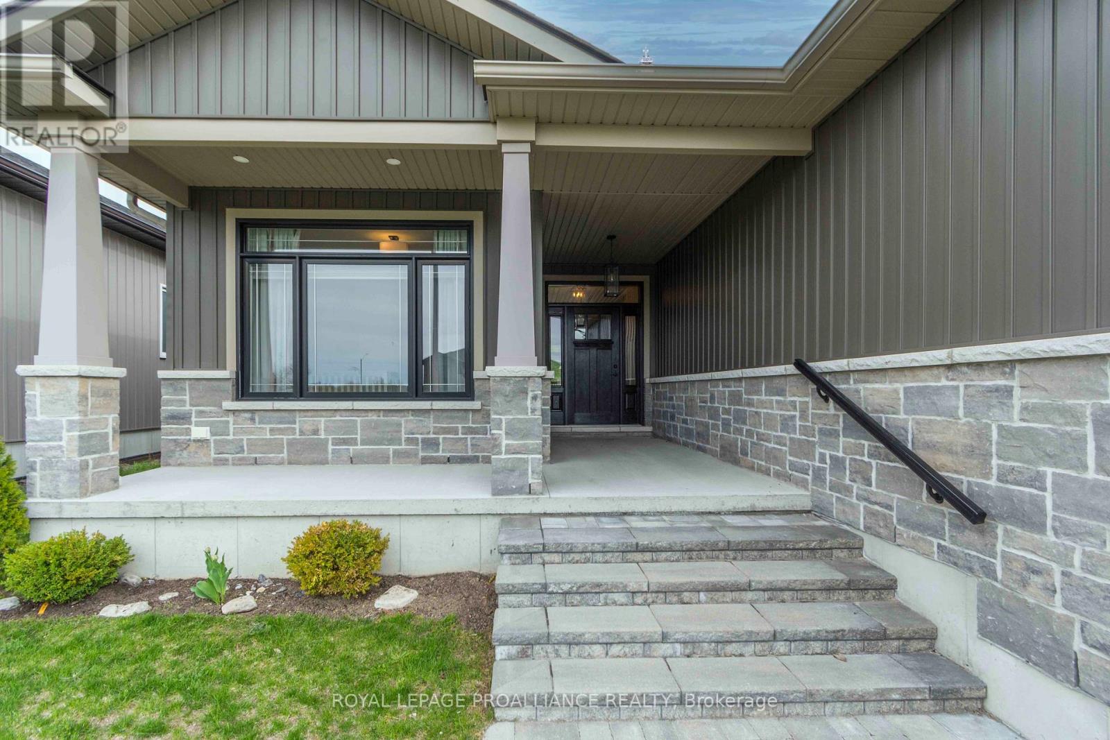 31 Schmidt Way, Quinte West, Ontario  K8V 0L5 - Photo 2 - X13059762