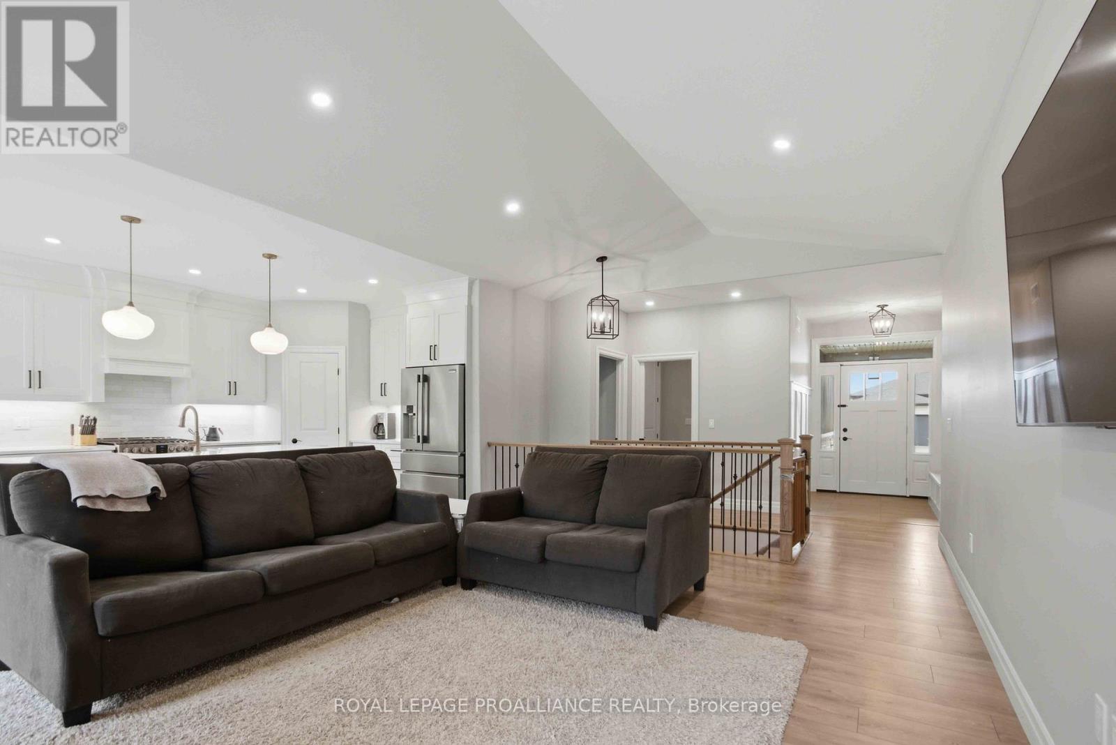 31 Schmidt Way, Quinte West, Ontario  K8V 0L5 - Photo 4 - X13059762