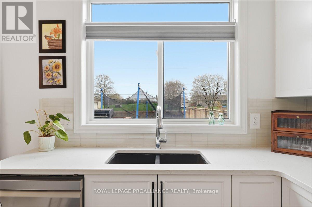 14 Athabaska Drive, Belleville, Ontario  K8N 0T7 - Photo 13 - X13059774