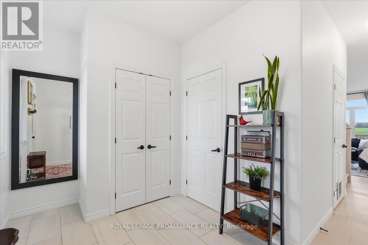 14 Athabaska Drive, Belleville, Ontario  K8N 0T7 - Photo 4 - X13059774