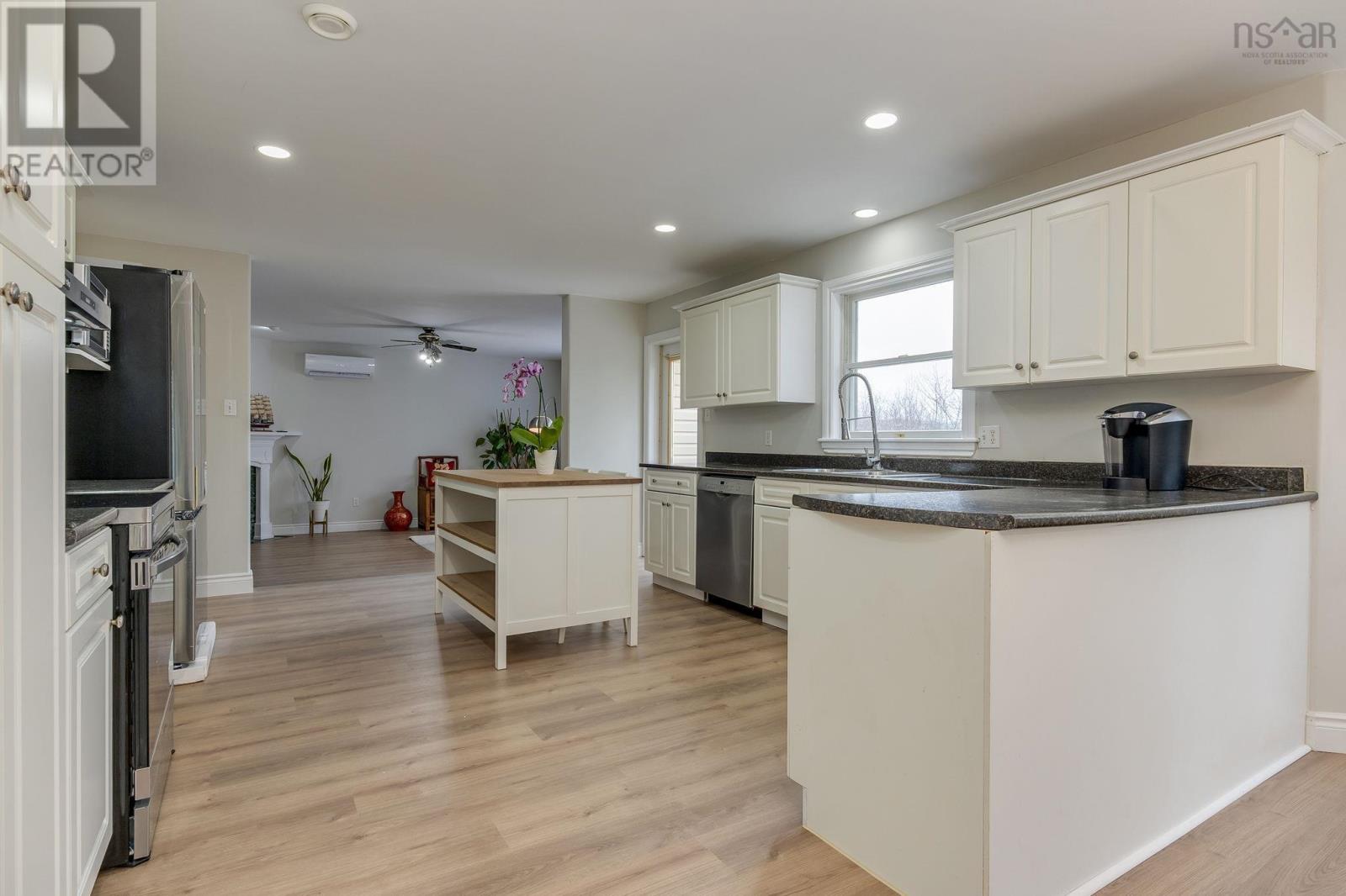 47 Nottingham Street, Bedford, Nova Scotia  B4A 3A8 - Photo 8 - 202606209