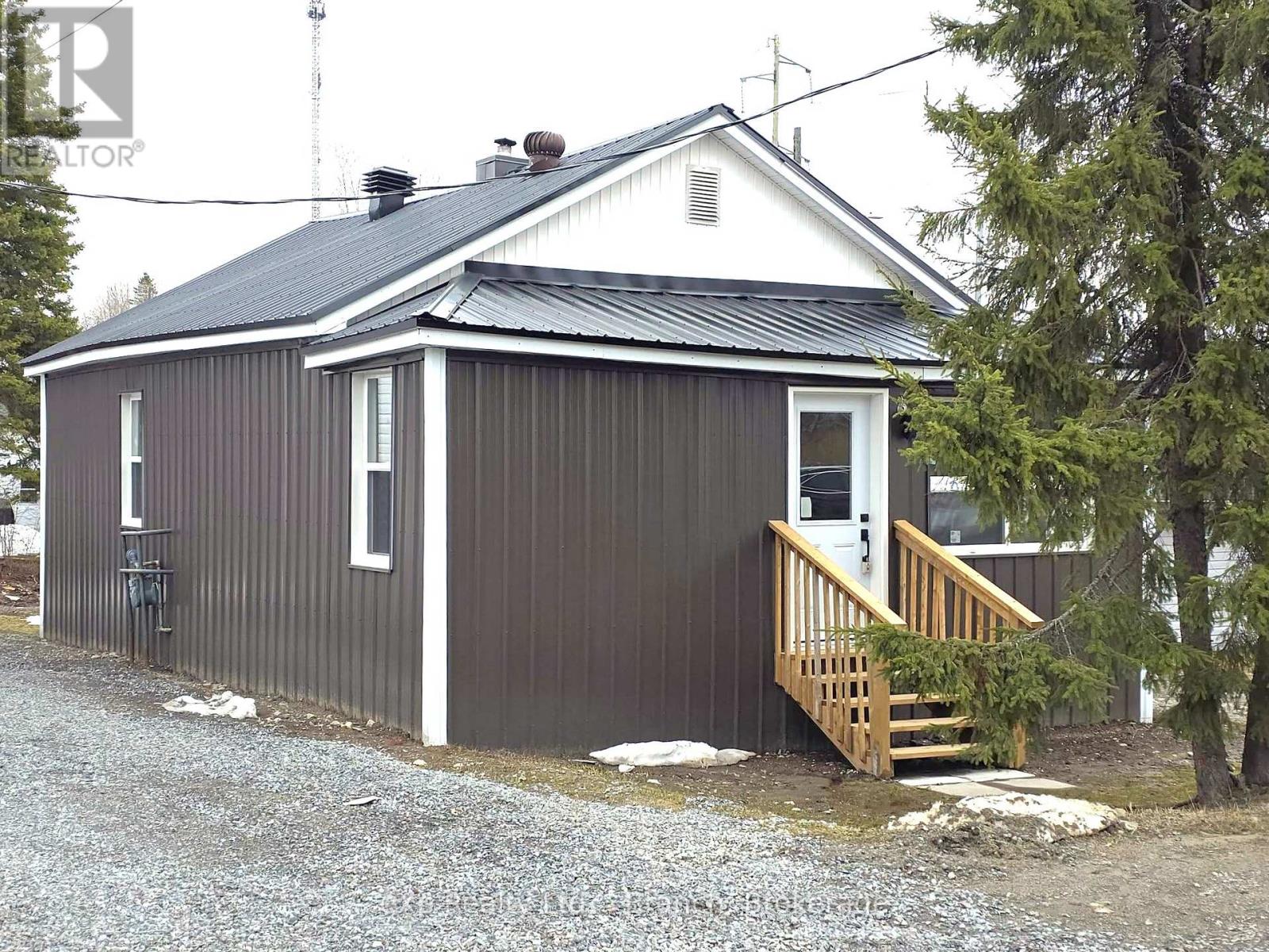 6 Wilson Avenue, Kirkland Lake, Ontario  P2N 1J7 - Photo 2 - T13059642