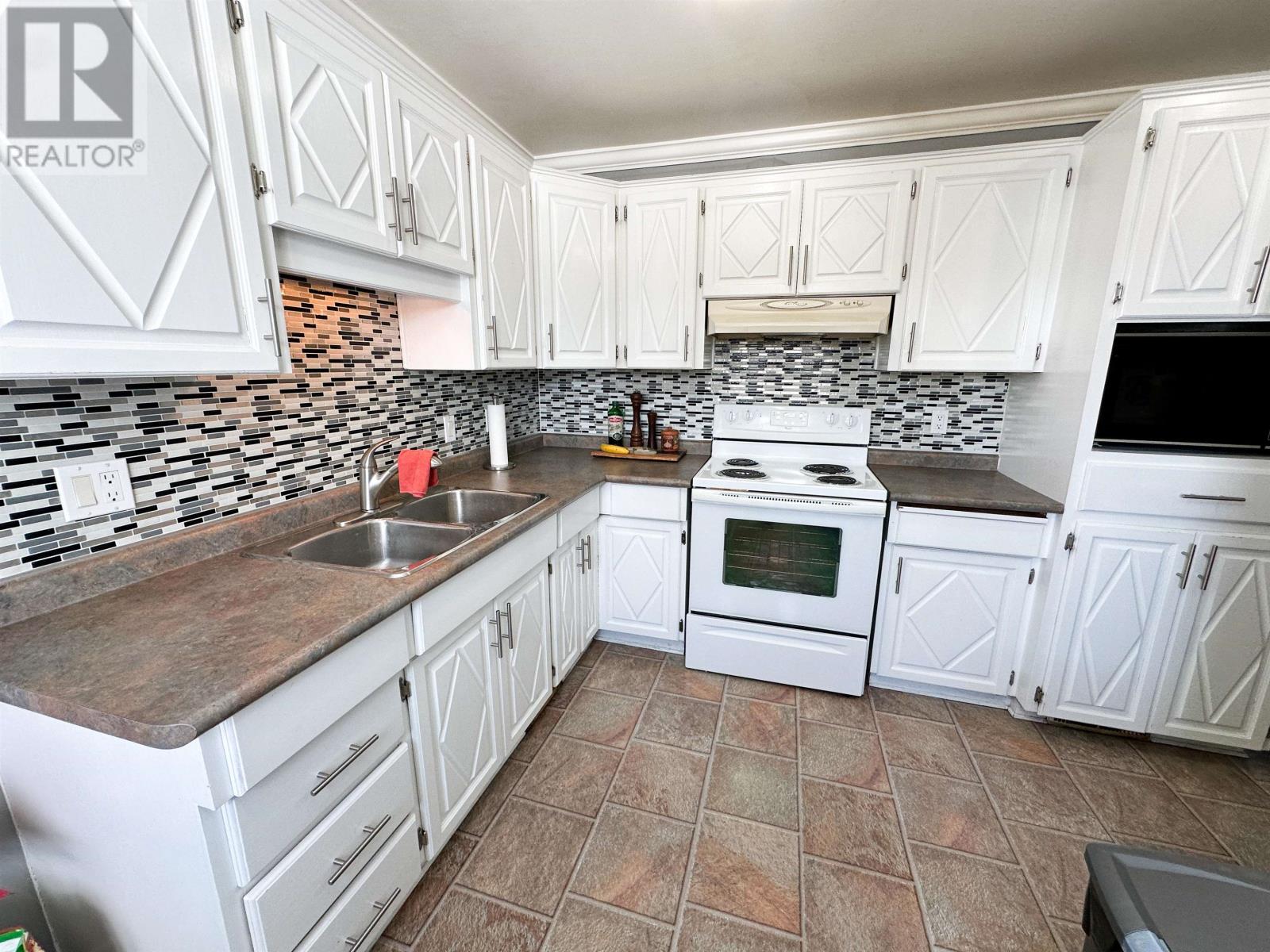 6 Pine Cres, Red Lake, Ontario  P0V 2M0 - Photo 4 - TB2600624