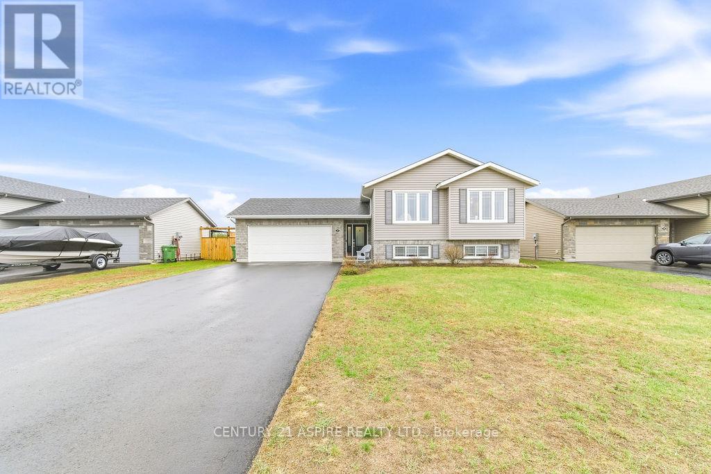 30 Morning Star Street, Petawawa, Ontario  K8H 0A1 - Photo 2 - X13059658