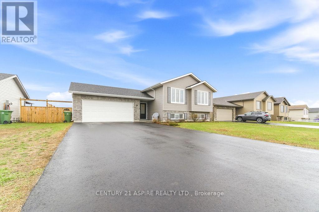 30 Morning Star Street, Petawawa, Ontario  K8H 0A1 - Photo 4 - X13059658