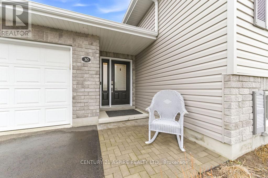 30 Morning Star Street, Petawawa, Ontario  K8H 0A1 - Photo 5 - X13059658