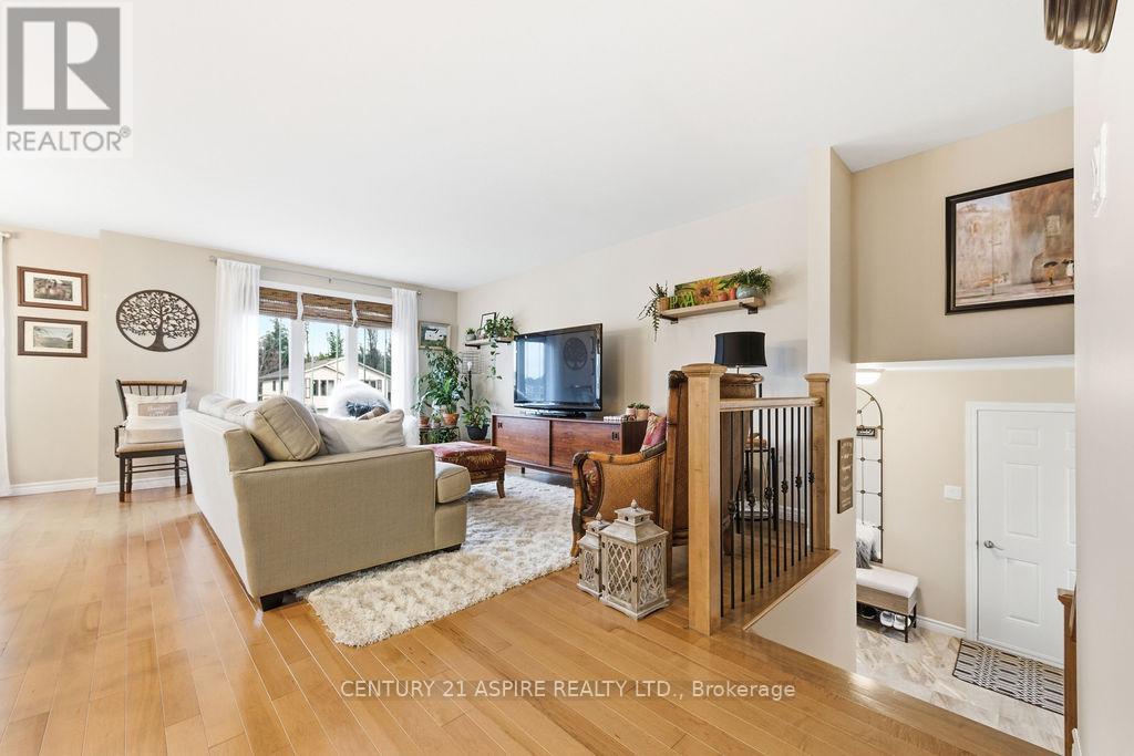 30 Morning Star Street, Petawawa, Ontario  K8H 0A1 - Photo 7 - X13059658