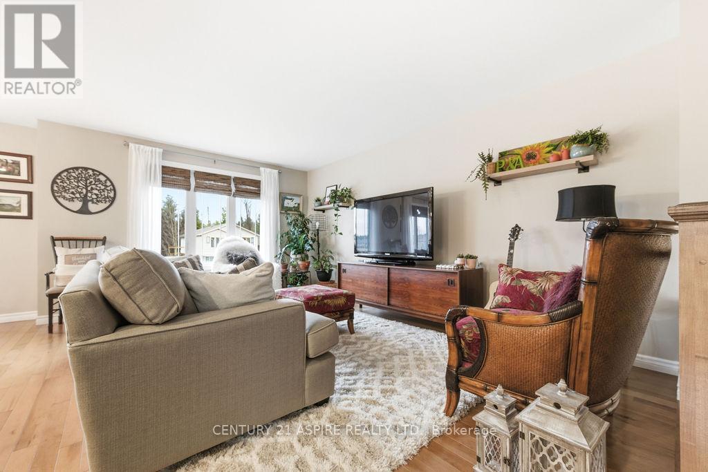 30 Morning Star Street, Petawawa, Ontario  K8H 0A1 - Photo 8 - X13059658