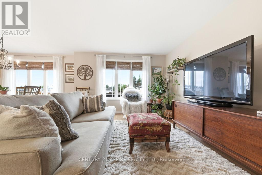 30 Morning Star Street, Petawawa, Ontario  K8H 0A1 - Photo 9 - X13059658