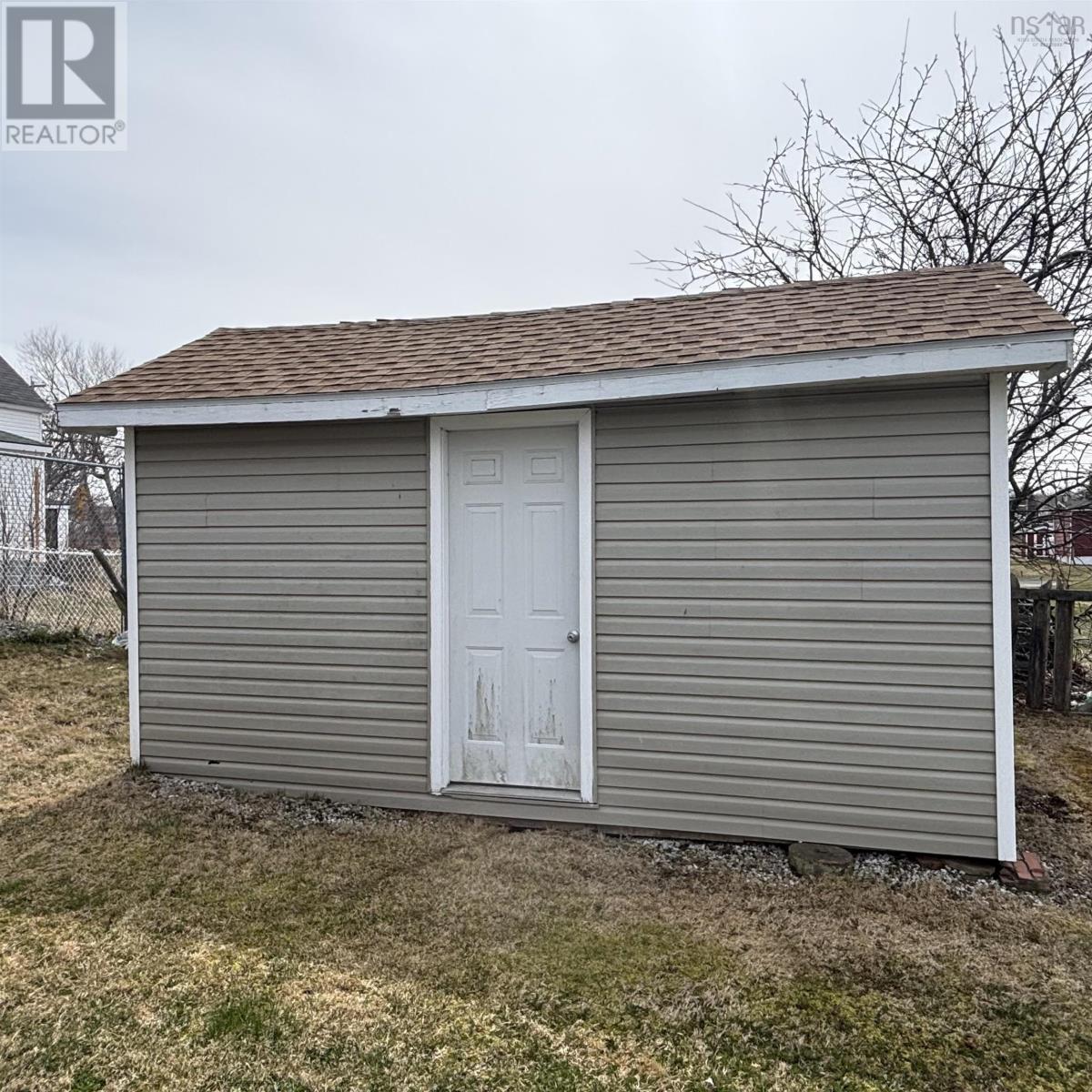 3515 Ross Avenue, New Waterford, Nova Scotia  B1H 1N1 - Photo 2 - 202609011