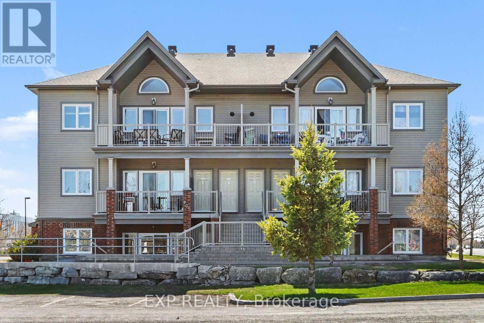 J - 135 HARTHILL WAY, Ottawa, Ontario