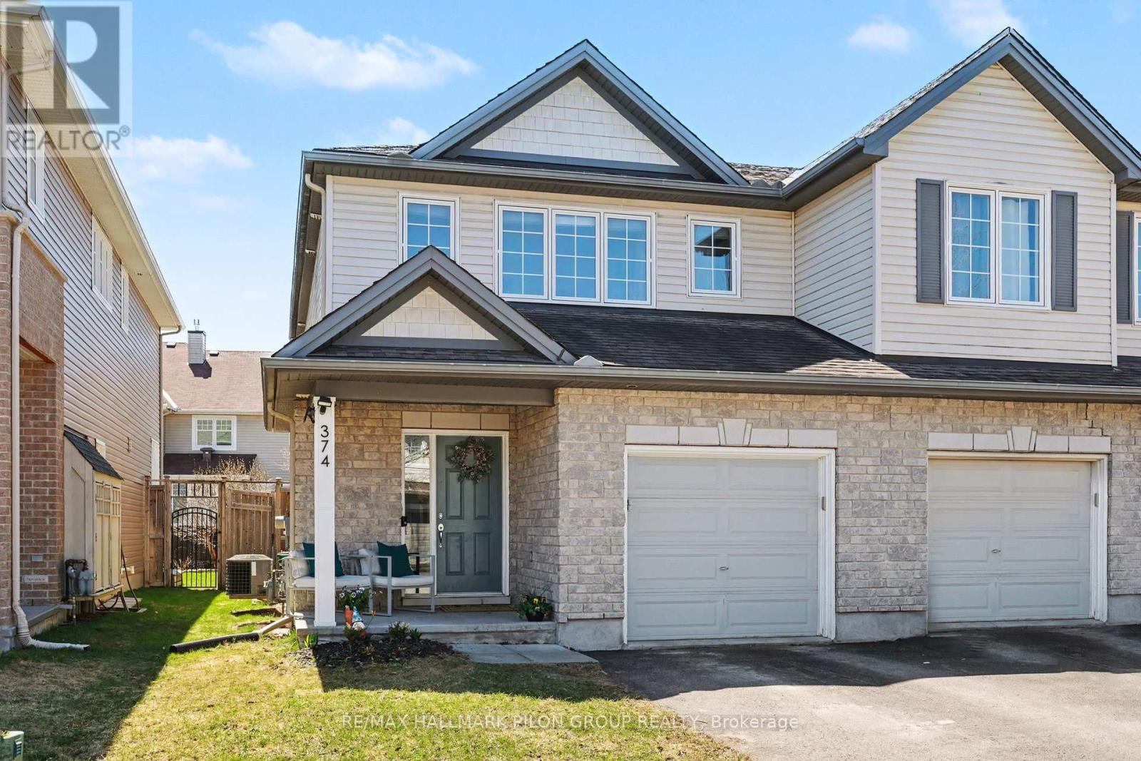 374 HORSESHOE CRESCENT, Ottawa, Ontario