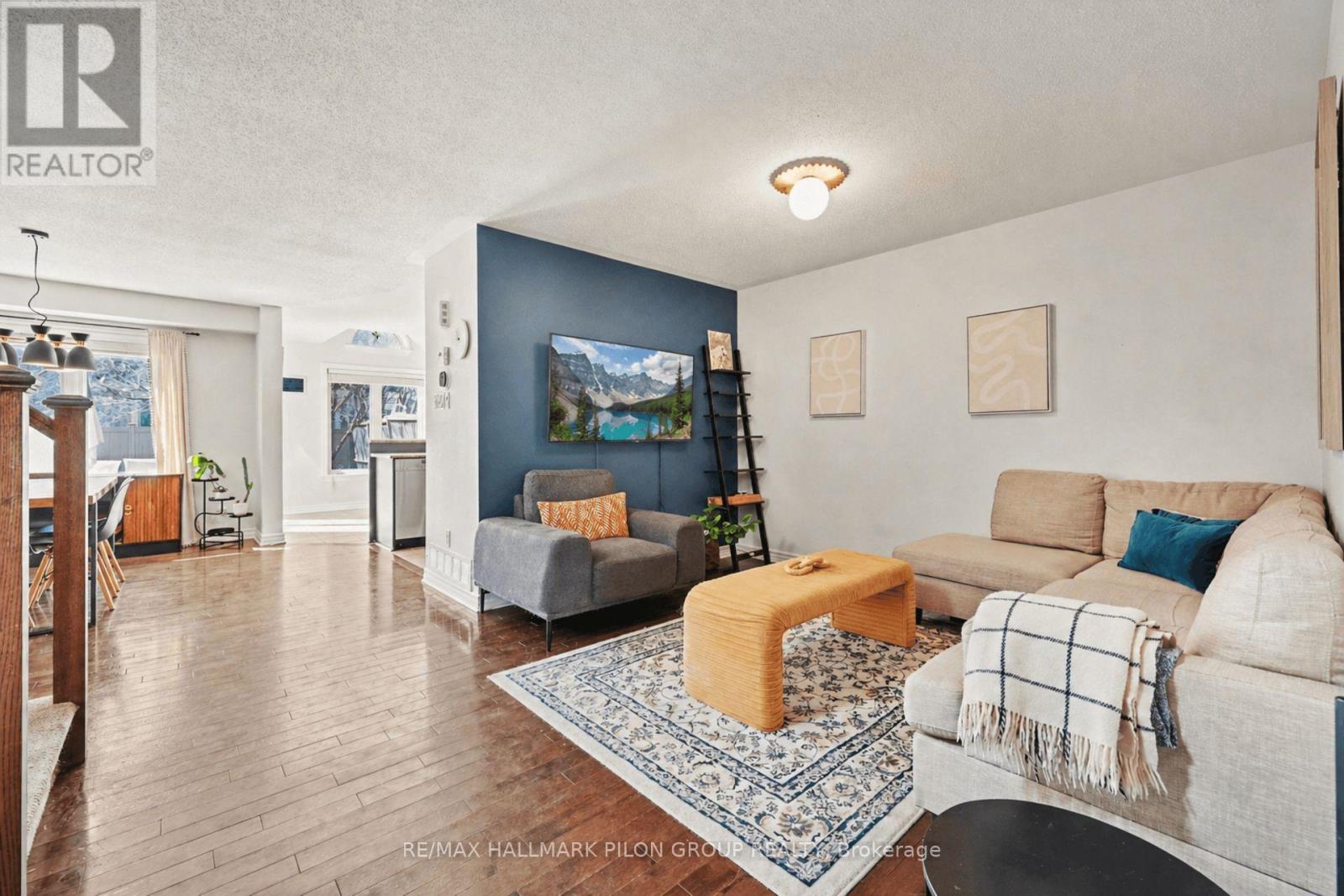 374 Horseshoe Crescent, Ottawa, Ontario  K2S 0B5 - Photo 2 - X13059808