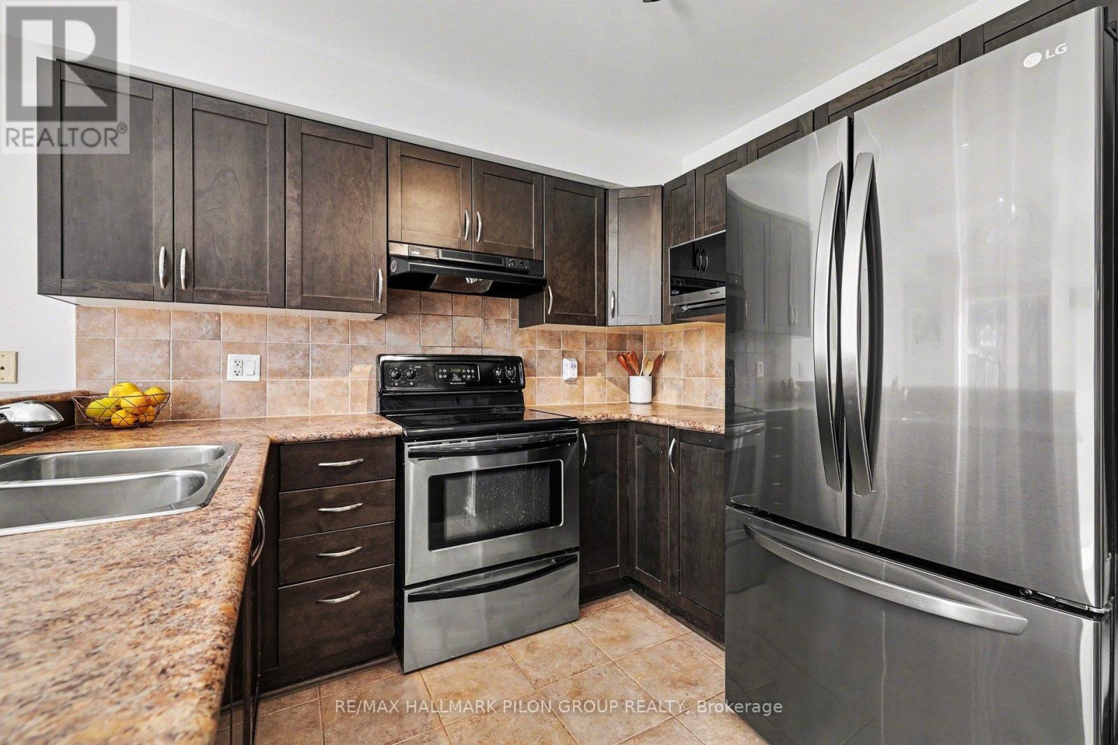 374 Horseshoe Crescent, Ottawa, Ontario  K2S 0B5 - Photo 6 - X13059808