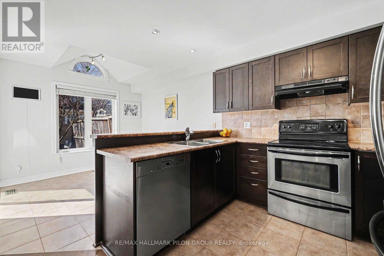 374 Horseshoe Crescent, Ottawa, Ontario  K2S 0B5 - Photo 7 - X13059808