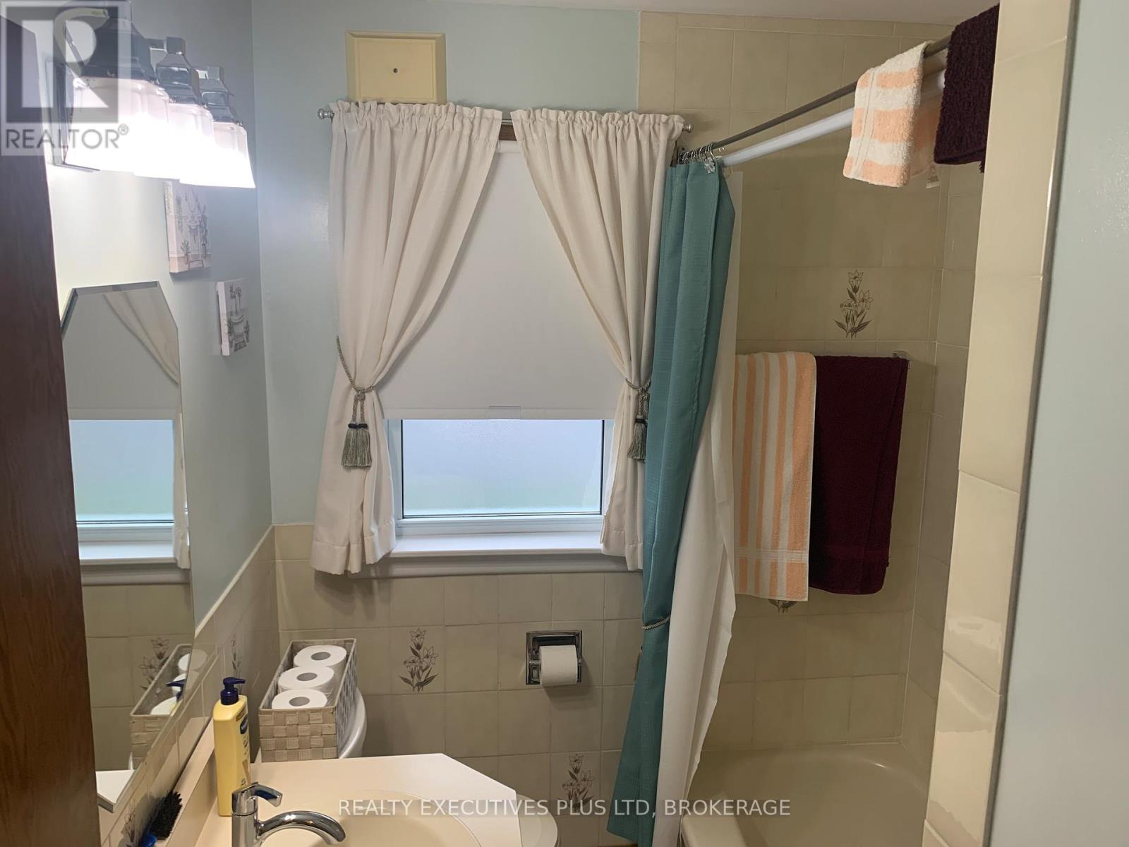 6322 Monroe Street W, Niagara Falls (Dorchester), Ontario  L2G 2G8 - Photo 12 - X13059710