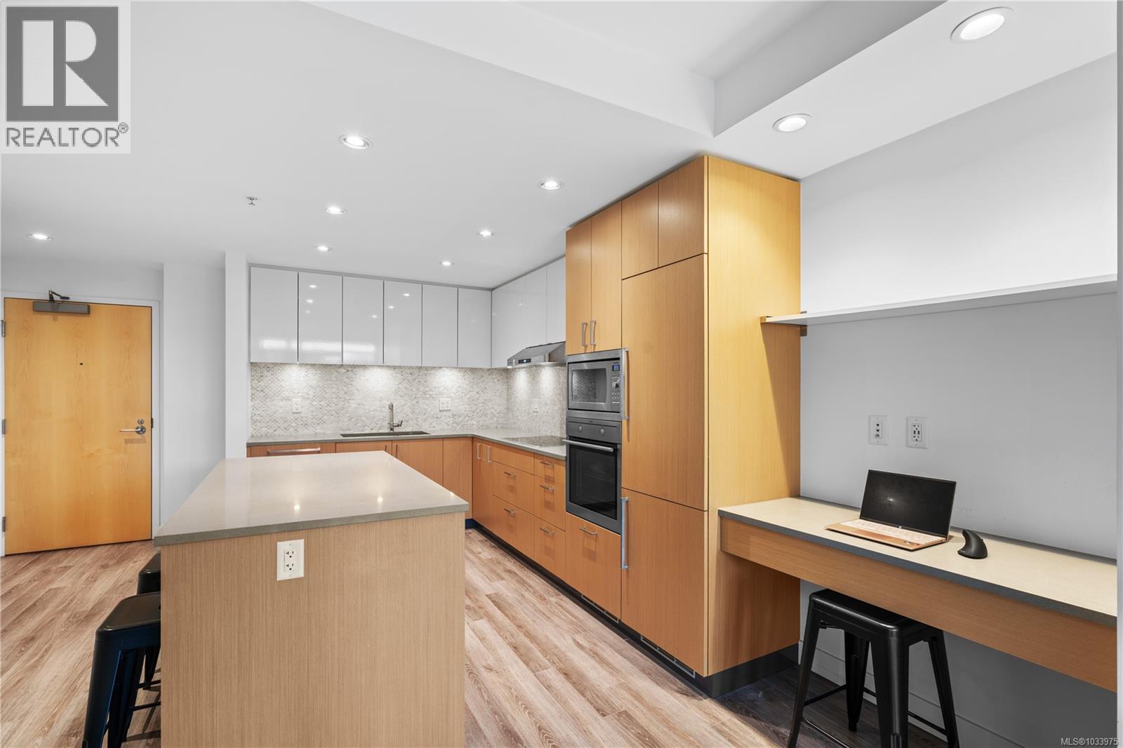 305 838 Broughton St, Victoria, British Columbia  V8W 1E4 - Photo 11 - 1033975