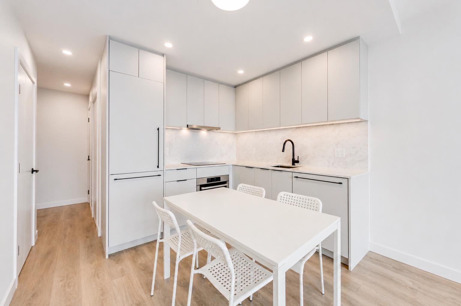 2207 13685 102 Avenue, Surrey, British Columbia  V3T 1N7 - Photo 2 - R3116893