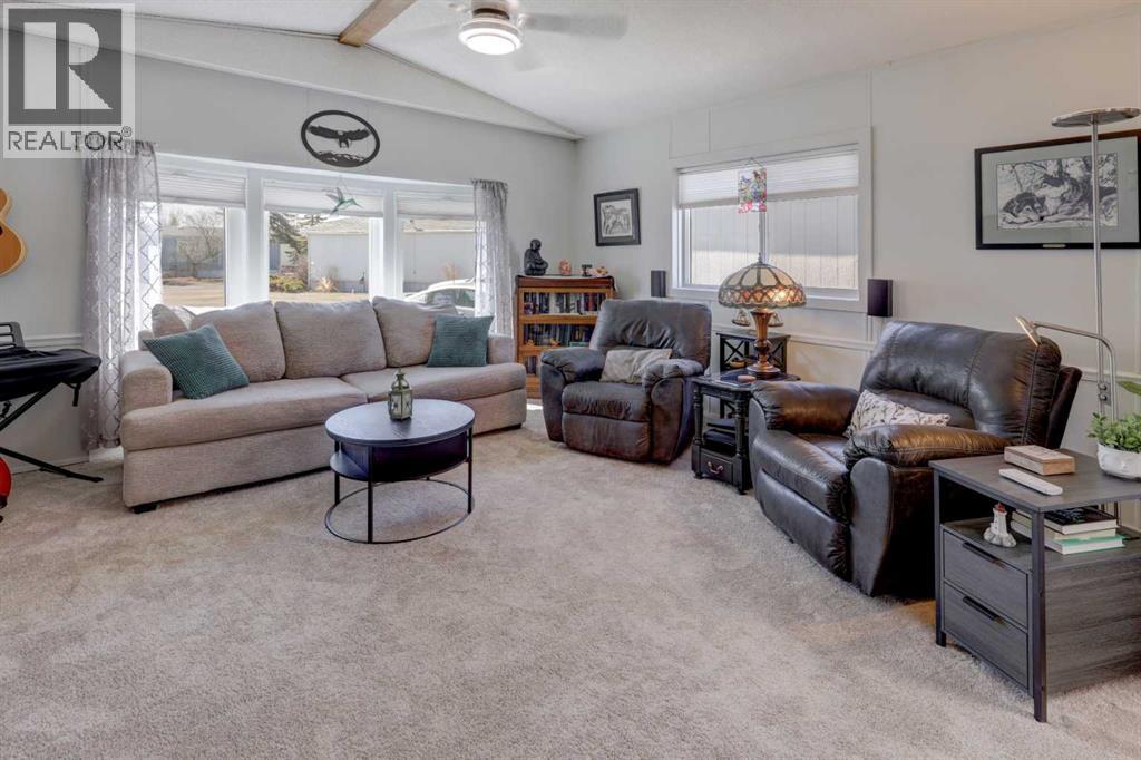 256 Burroughs Circle Ne, Calgary, Alberta  T1Y 6K3 - Photo 10 - A2305485