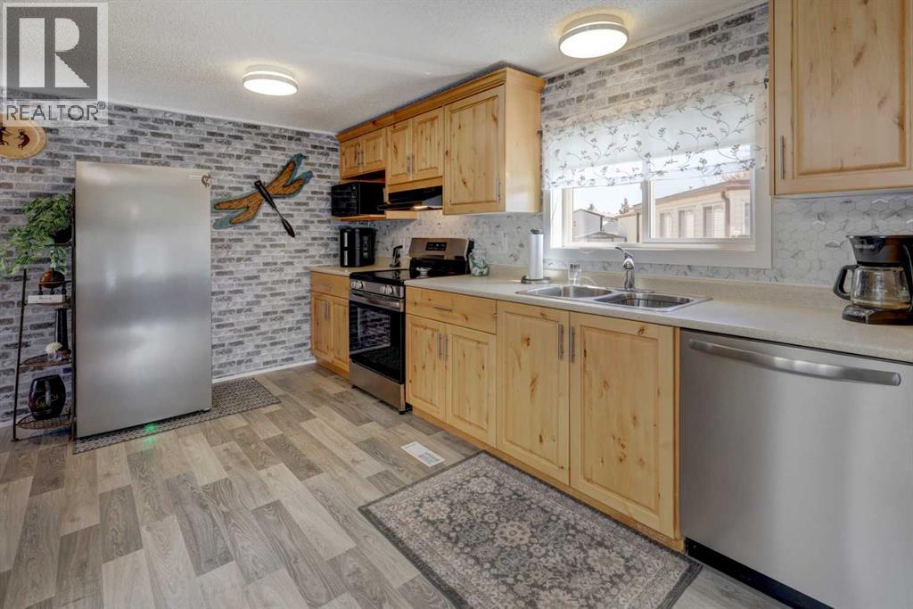 256 Burroughs Circle Ne, Calgary, Alberta  T1Y 6K3 - Photo 5 - A2305485