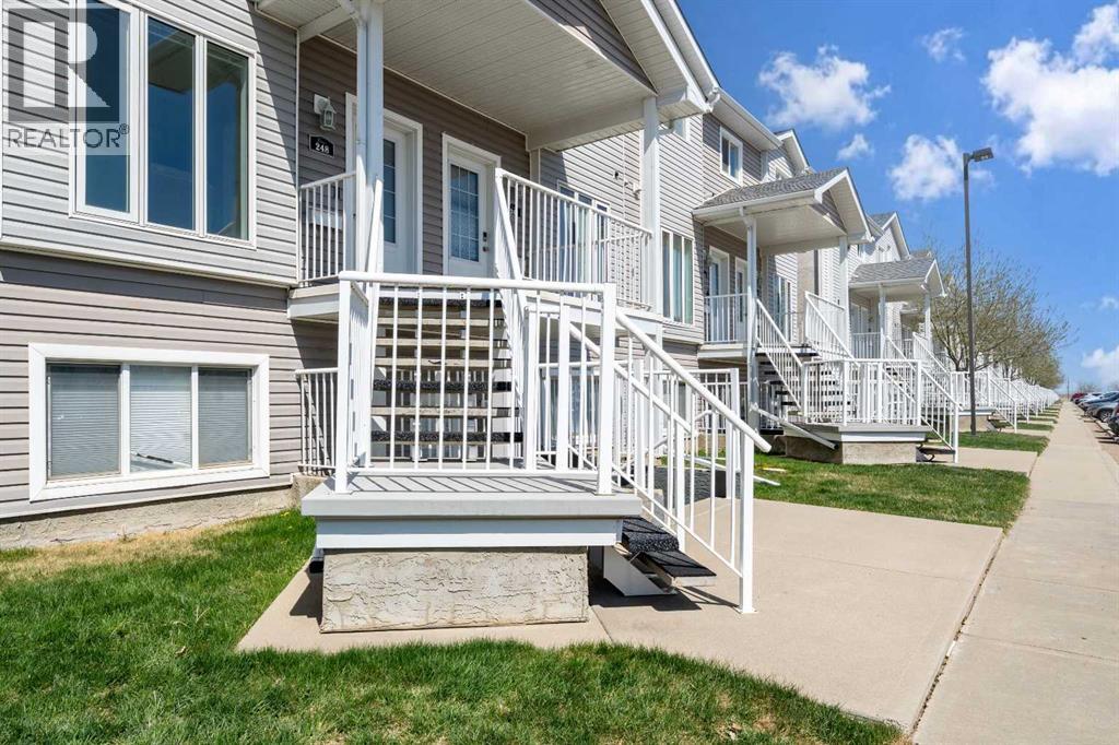 248 Northlands Pointe Ne, Medicine Hat, Alberta  T1C 0B9 - Photo 2 - A2305528