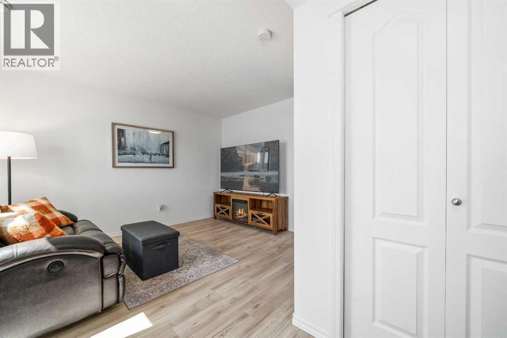 248 Northlands Pointe Ne, Medicine Hat, Alberta  T1C 0B9 - Photo 4 - A2305528