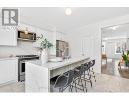 30 HALLMARK WAY, Whitby, Ontario