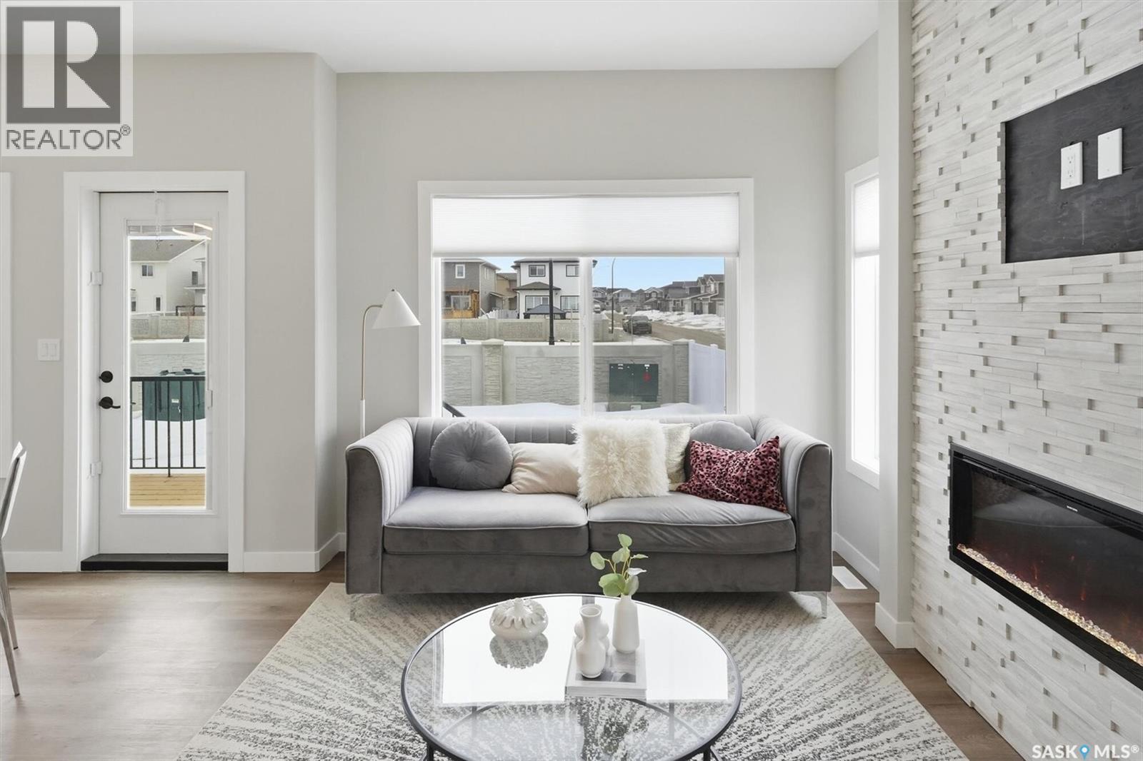 242 Kostiuk Crescent, Saskatoon, Saskatchewan  S7V 1R7 - Photo 5 - SK034346