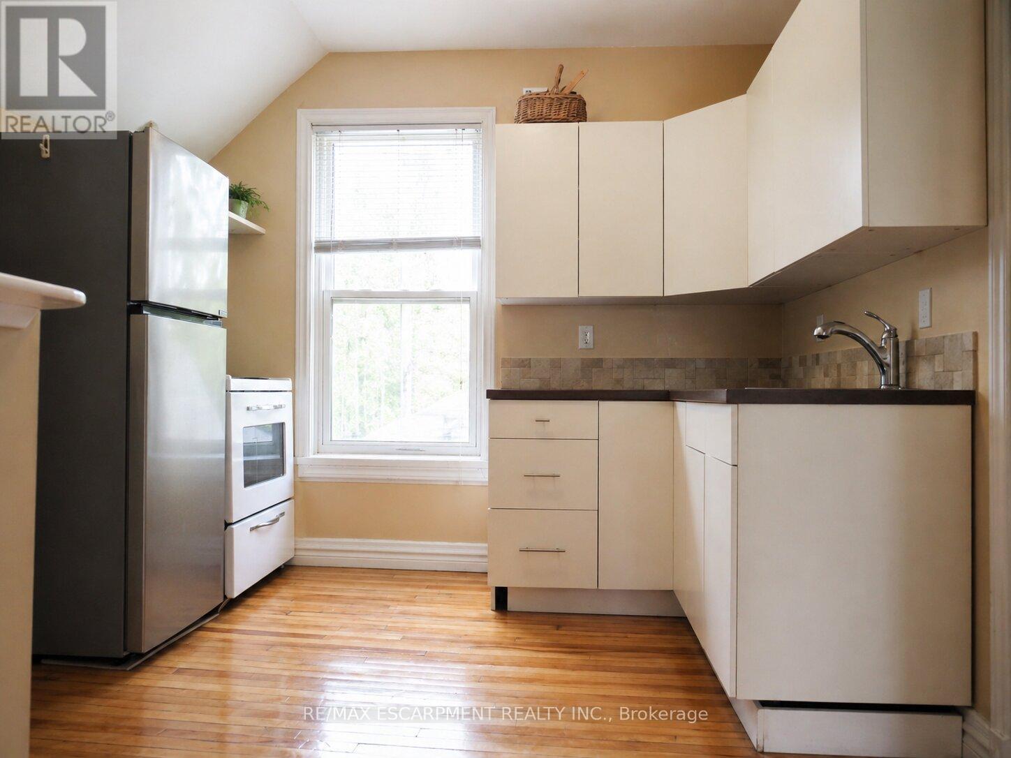 29 Oxford Street, Hamilton, Ontario  L8R 2W9 - Photo 12 - X12920760