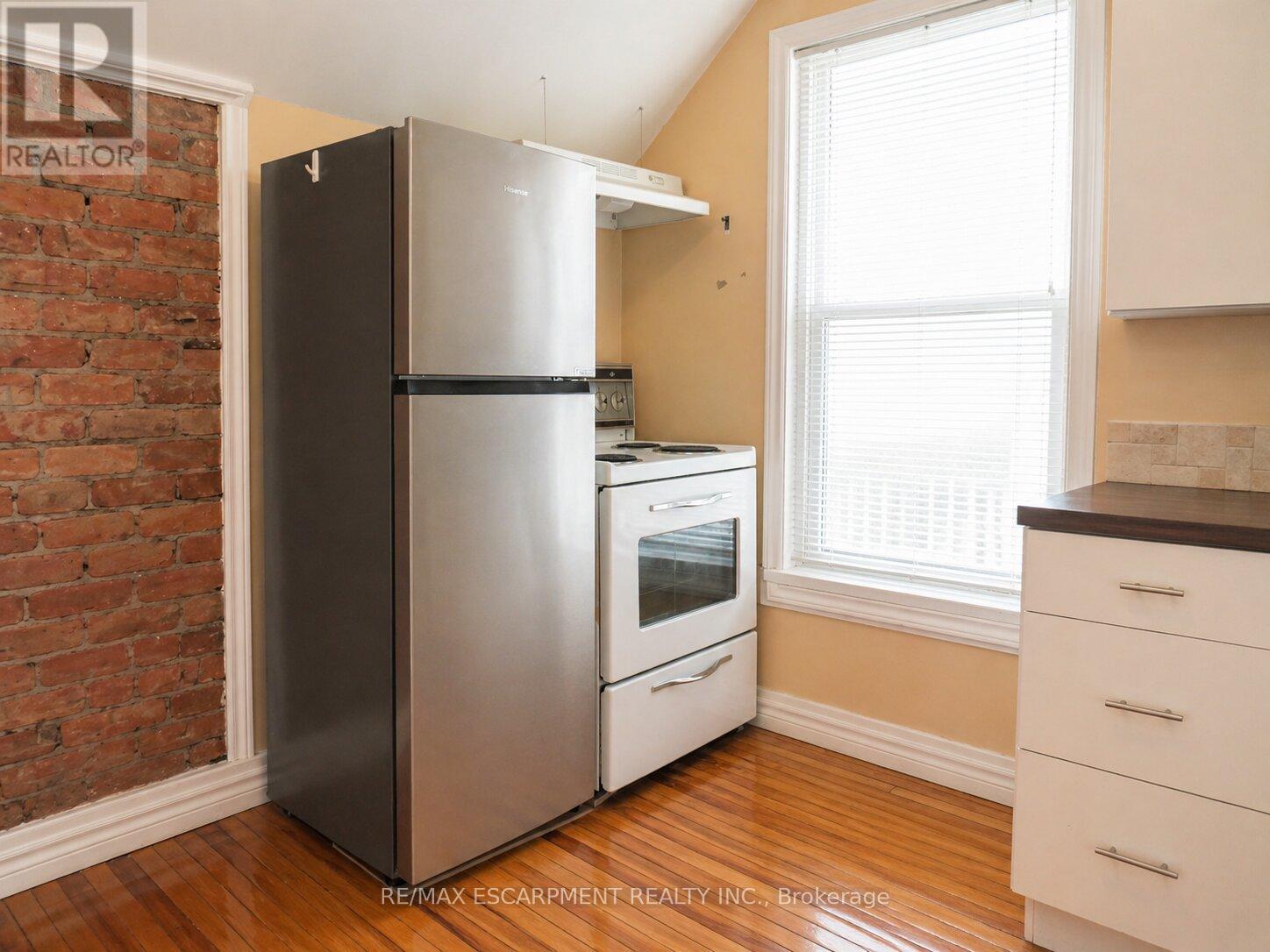 29 Oxford Street, Hamilton, Ontario  L8R 2W9 - Photo 14 - X12920760