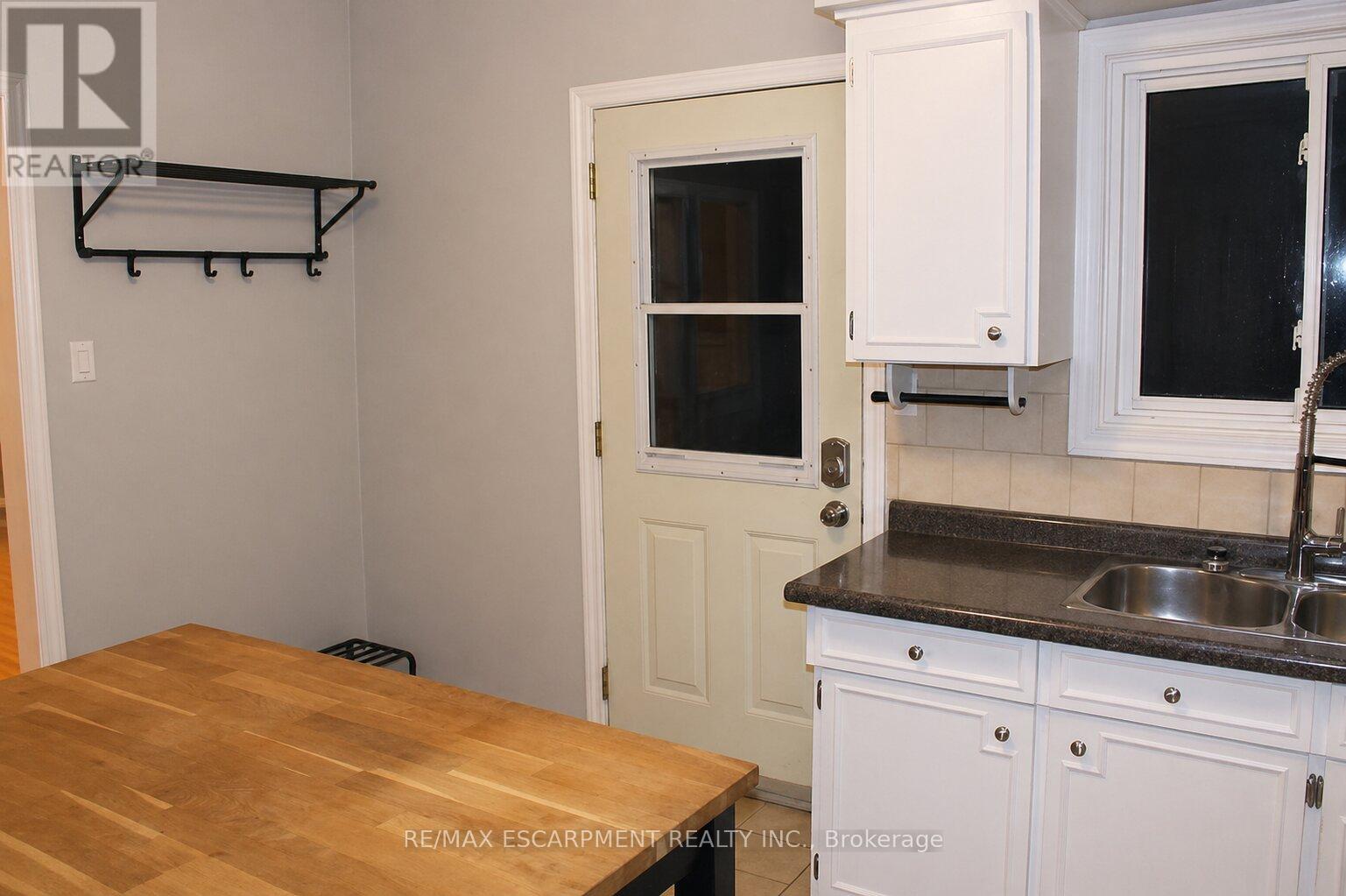 29 Oxford Street, Hamilton, Ontario  L8R 2W9 - Photo 5 - X12920760