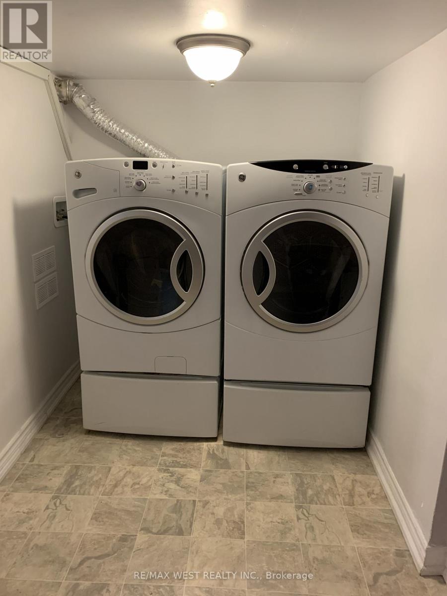 Main Floor - 241 Ashlar Road, Richmond Hill, Ontario  L4C 2W7 - Photo 11 - N13059720