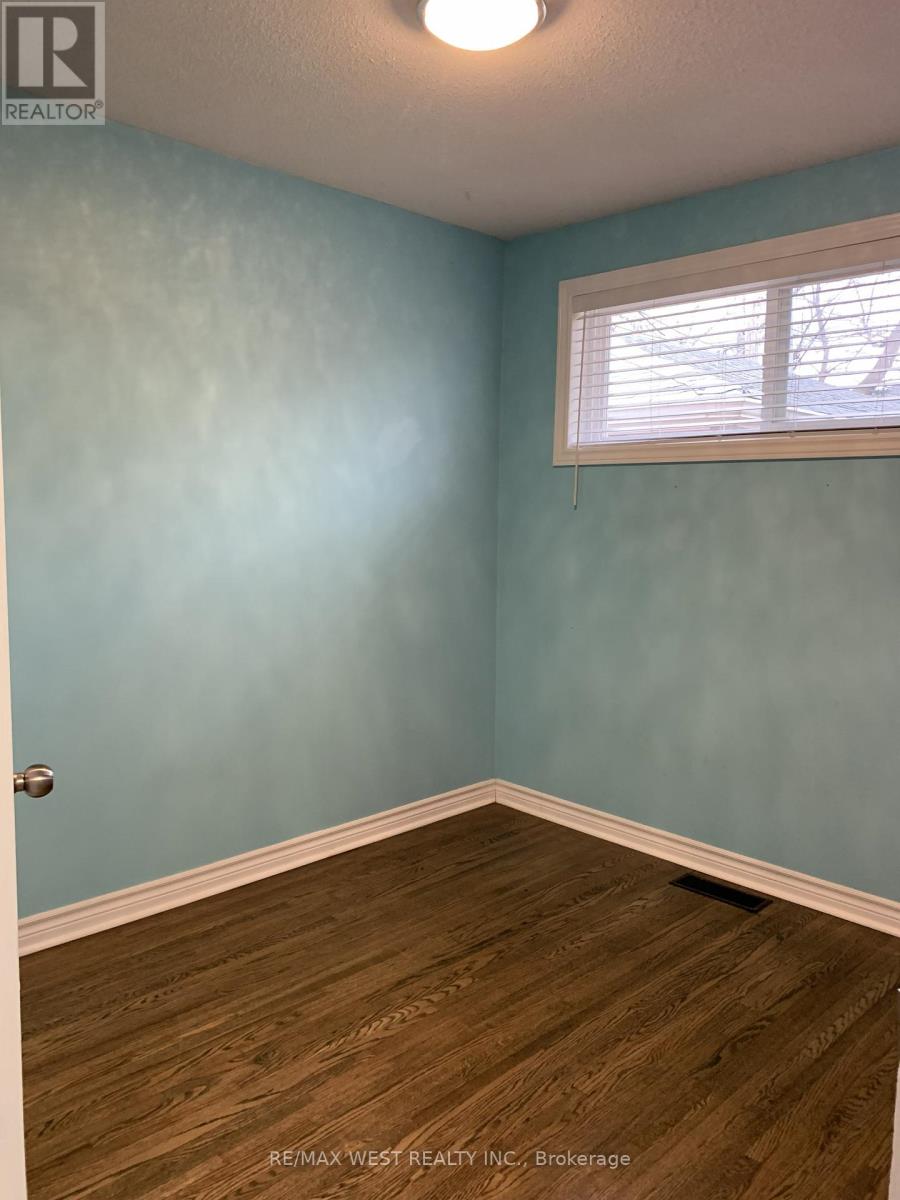 Main Floor - 241 Ashlar Road, Richmond Hill, Ontario  L4C 2W7 - Photo 13 - N13059720