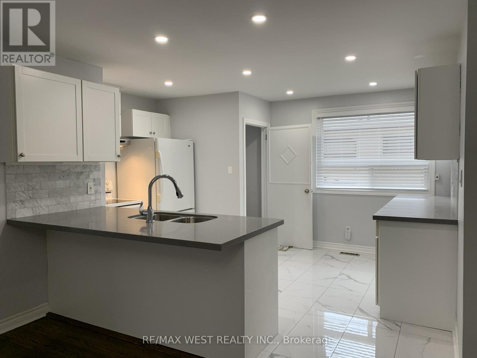 Main Floor - 241 Ashlar Road, Richmond Hill, Ontario  L4C 2W7 - Photo 5 - N13059720