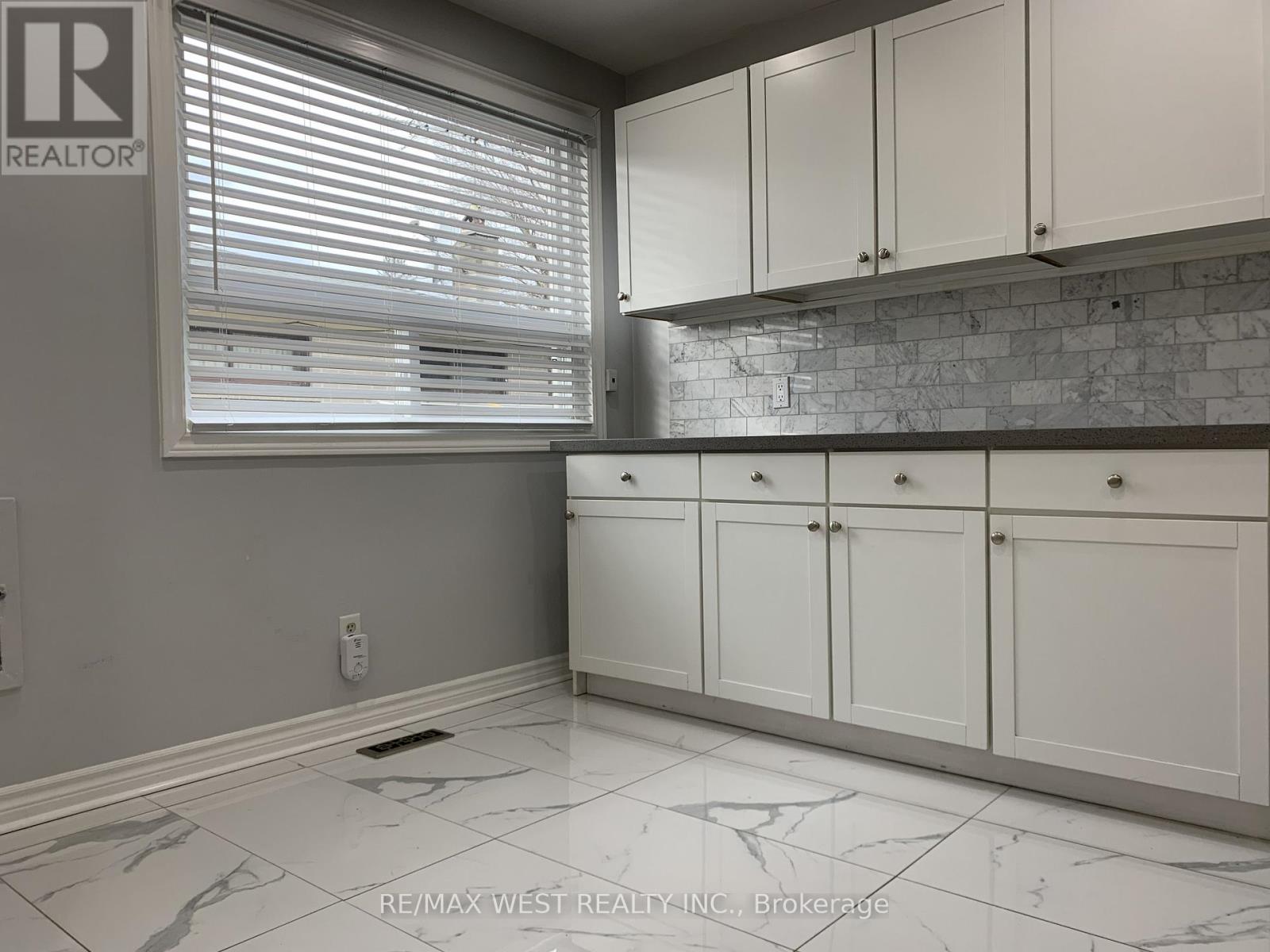 Main Floor - 241 Ashlar Road, Richmond Hill, Ontario  L4C 2W7 - Photo 6 - N13059720