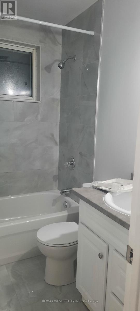 Main Floor - 241 Ashlar Road, Richmond Hill, Ontario  L4C 2W7 - Photo 9 - N13059720