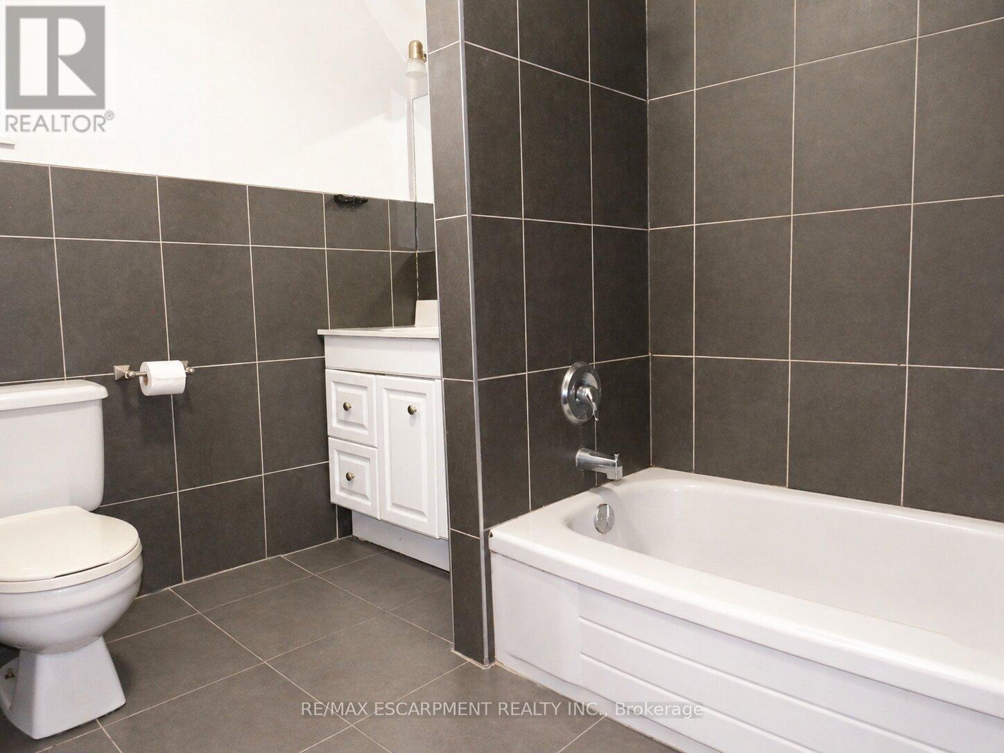 29 Oxford Street, Hamilton, Ontario  L8R 2W9 - Photo 19 - X12920760