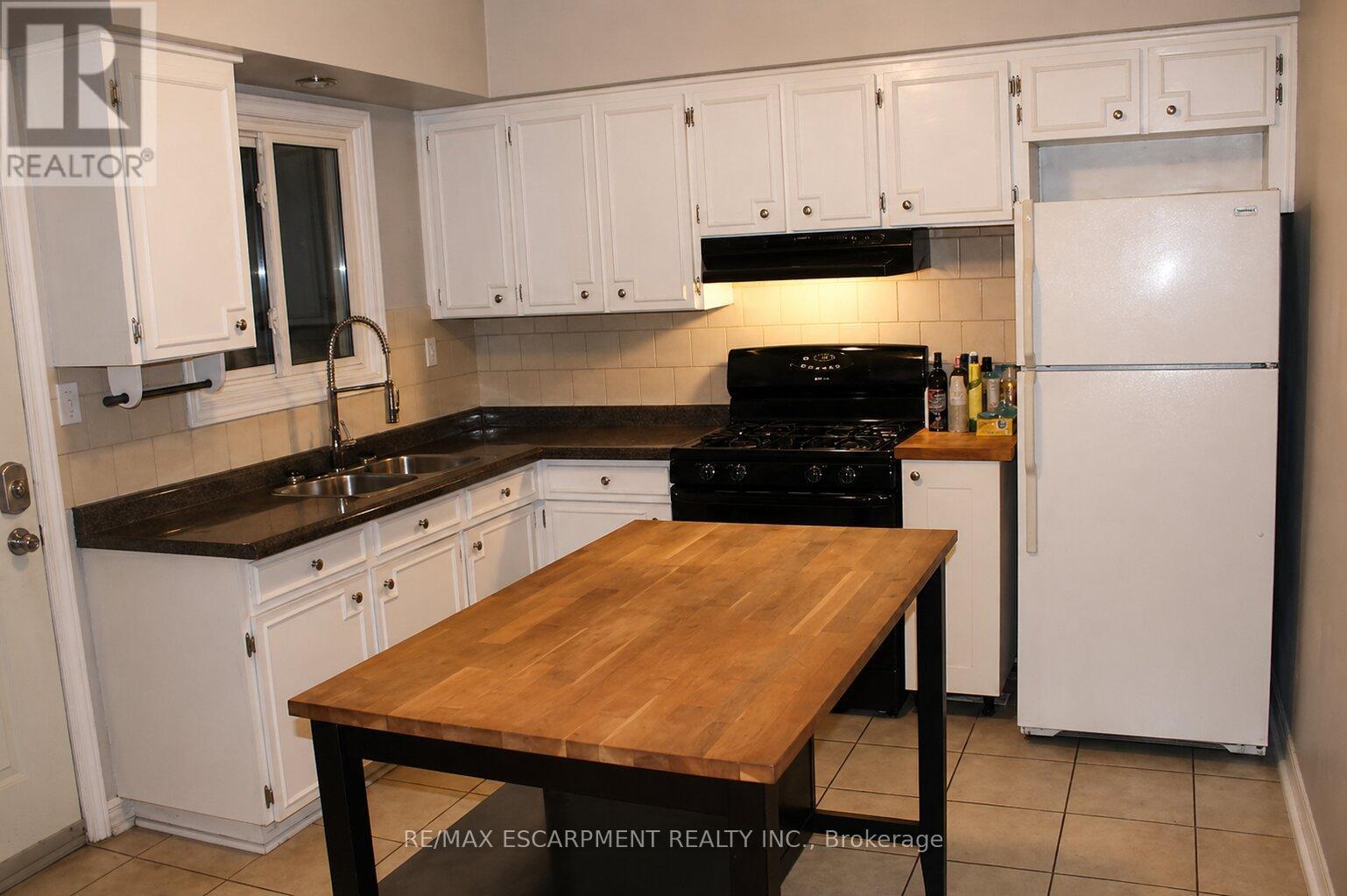 29 Oxford Street, Hamilton, Ontario  L8R 2W9 - Photo 2 - X12920760