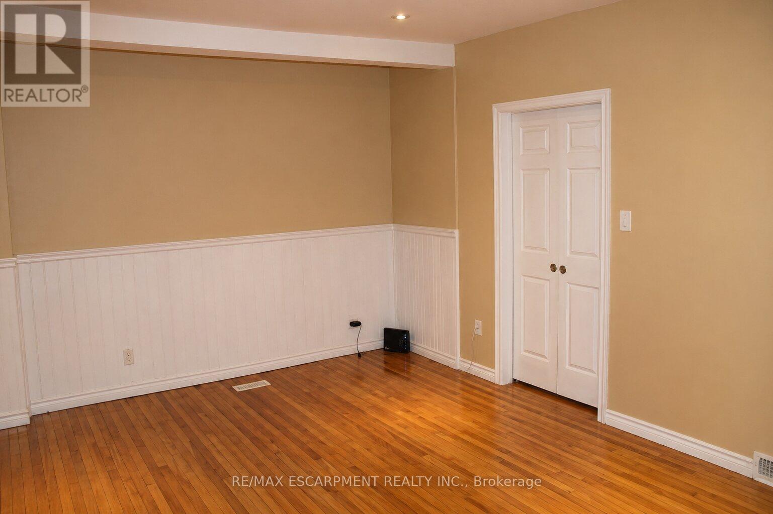 29 Oxford Street, Hamilton, Ontario  L8R 2W9 - Photo 8 - X12920760