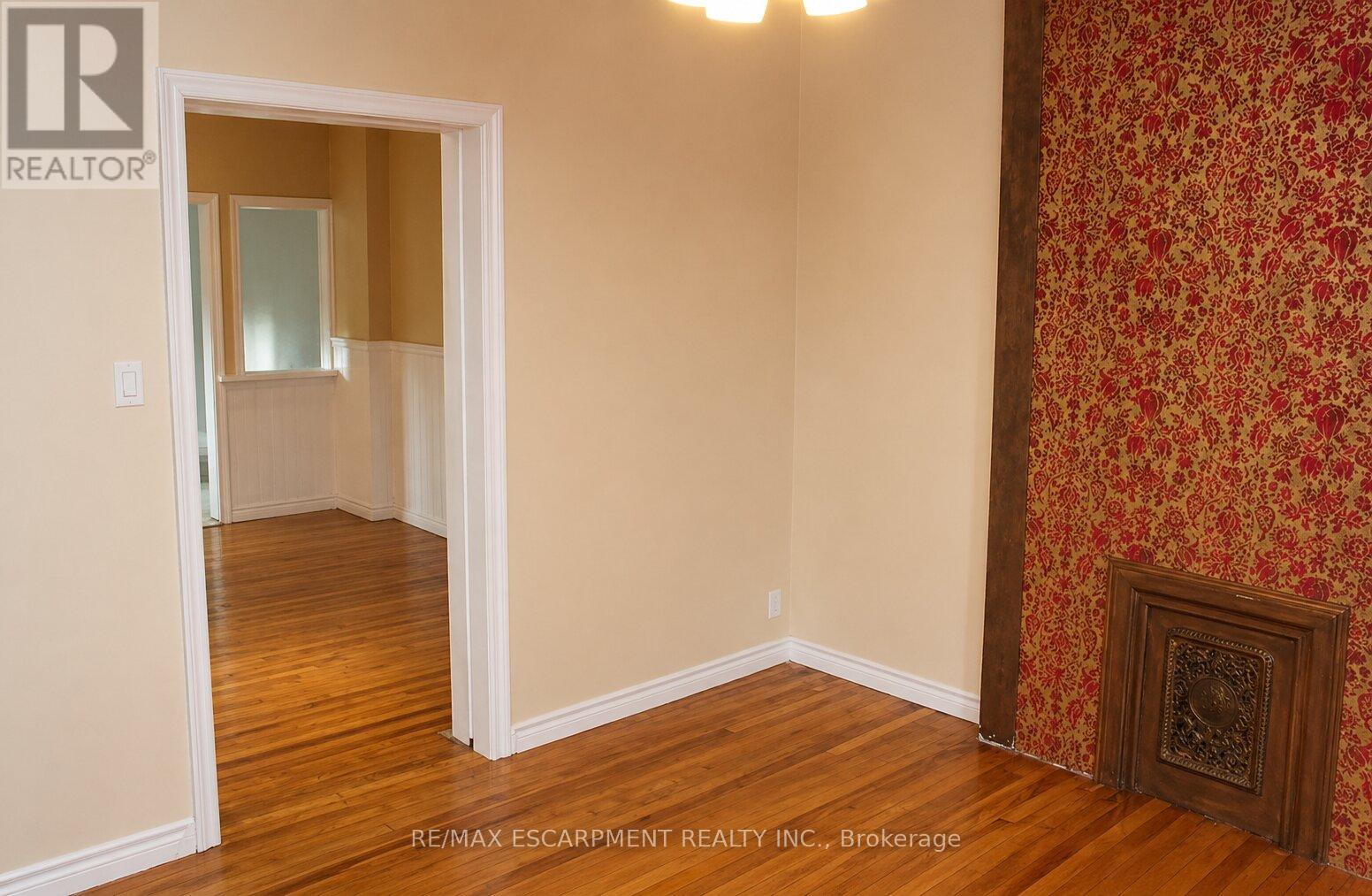 29 Oxford Street, Hamilton, Ontario  L8R 2W9 - Photo 11 - X12920760