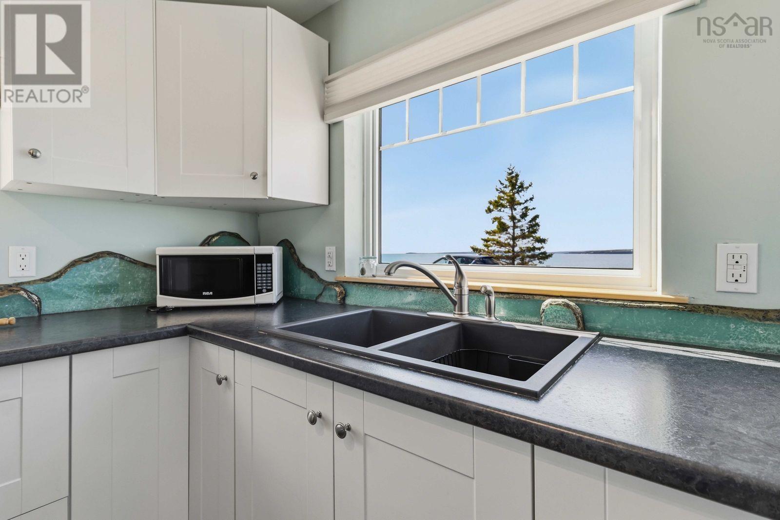 125 The Point Road, Blue Rocks, Nova Scotia  B0J 2C0 - Photo 12 - 202606695