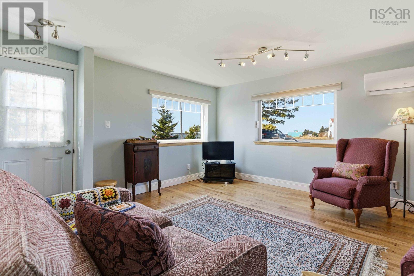 125 The Point Road, Blue Rocks, Nova Scotia  B0J 2C0 - Photo 4 - 202606695