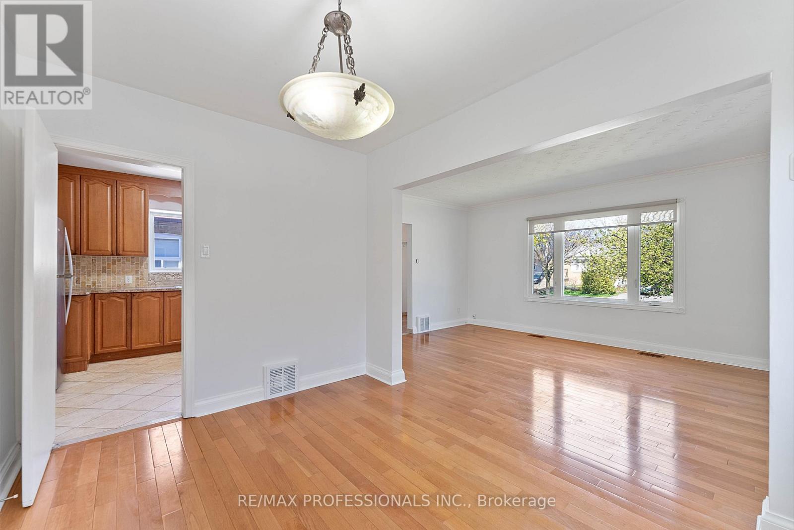 46 Stock Avenue, Toronto, Ontario  M8Z 5C6 - Photo 10 - W13059630