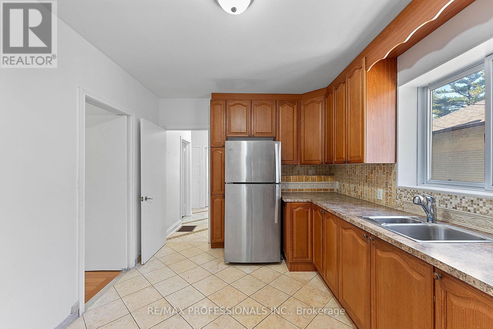 46 Stock Avenue, Toronto, Ontario  M8Z 5C6 - Photo 11 - W13059630