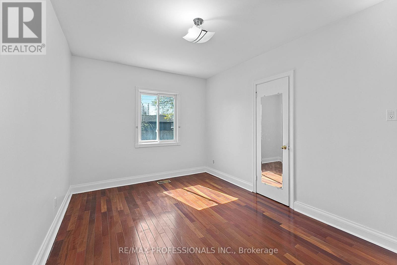 46 Stock Avenue, Toronto, Ontario  M8Z 5C6 - Photo 16 - W13059630