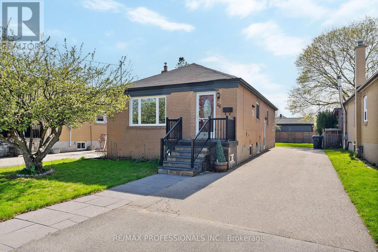 46 Stock Avenue, Toronto, Ontario  M8Z 5C6 - Photo 2 - W13059630