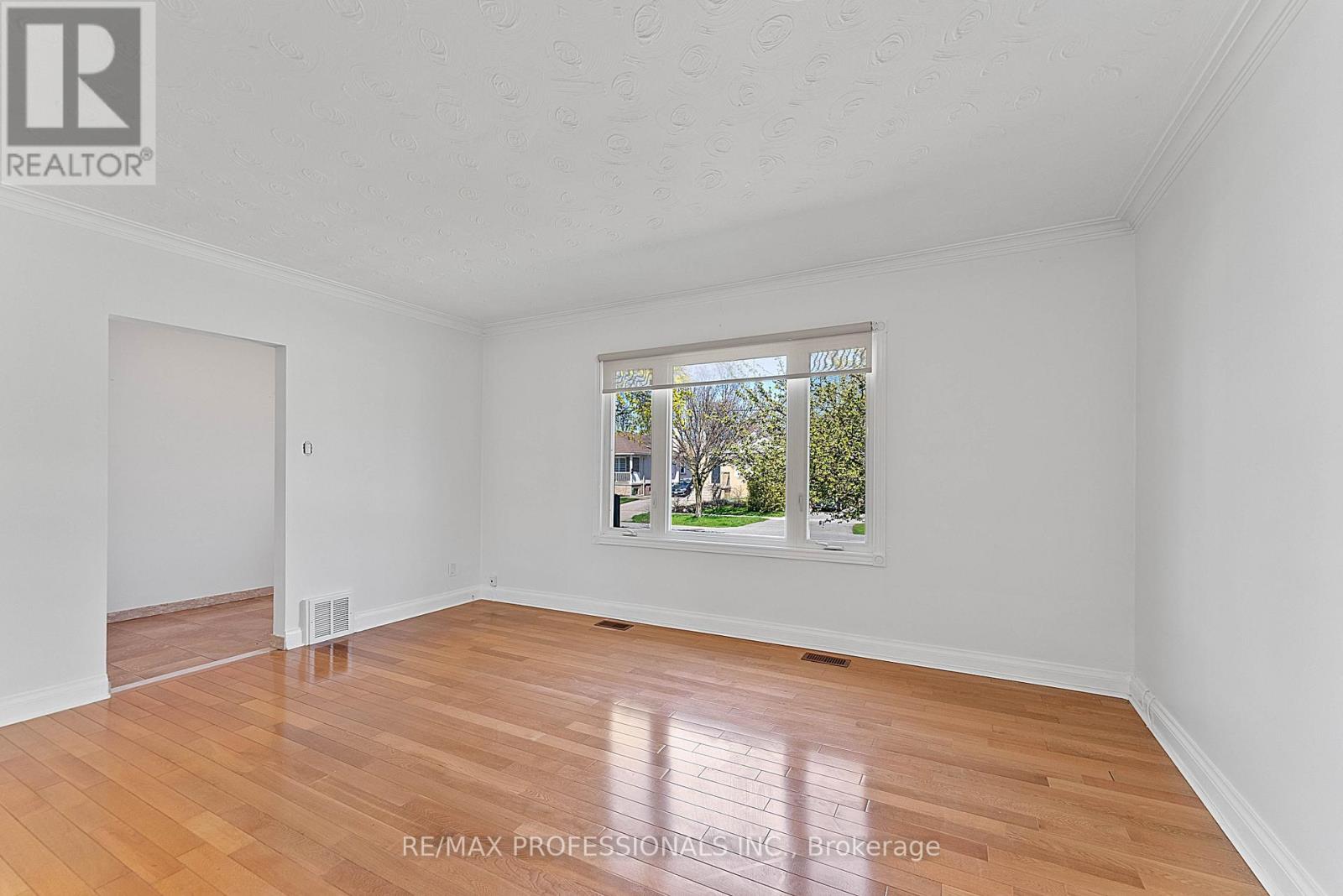 46 Stock Avenue, Toronto, Ontario  M8Z 5C6 - Photo 3 - W13059630